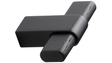 Knopf CROSSING2 Holz FSC-Zink - Schwarz gebeizt/Schwarz matt - 50 mm lang  vor weißem Hintergrund