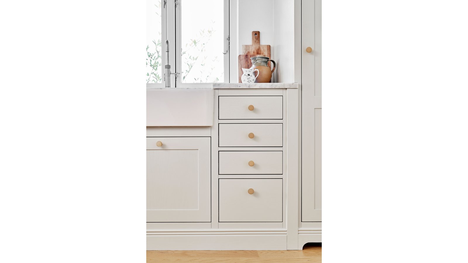 Knopf DOT Zink - Messing unbehandelt poliert - 30 mm lang  vor weißem Hintergrund