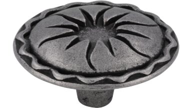Knopf Ennepetal Druckguss zinnfarbig - 44 mm lang vor weißem Hintergrund