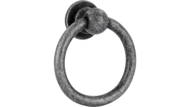 Knopf Fehmarn Druckguss - Stahl eisenfarbig getrommelt matt - 40 mm lang vor weißem Hintergrund