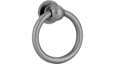 Knopf Fehmarn Druckguss - Stahl zinnfarbig - 40 mm lang vor weißem Hintergrund