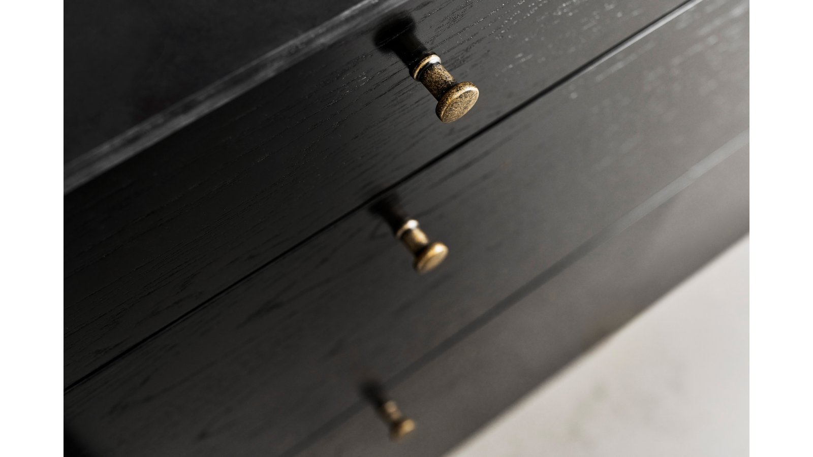 Knopf GATE2 Zink - Messing antik - 18 mm lang  vor weißem Hintergrund