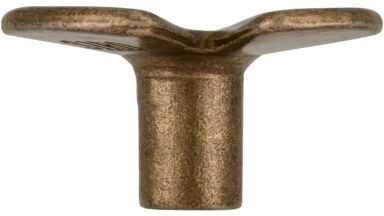 Knopf Goch Druckguss altmessingfarbig brüniert getrommelt - 40 mm lang  vor weißem Hintergrund