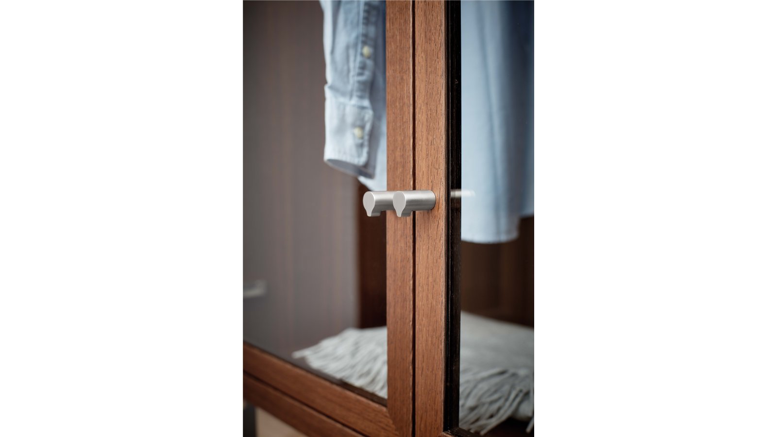 Knopf SCOPE Zink - Edelstahloptik - 30 mm lang  vor weißem Hintergrund