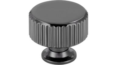 Knopf Stripes-Round-Massiv Druckguss schwarz chrom - 30 mm lang vor weißem Hintergrund