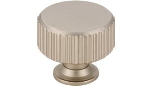 Knopf Stripes-Round-Massiv Druckguss edelstahleffekt - 30 mm lang  vor weißem Hintergrund