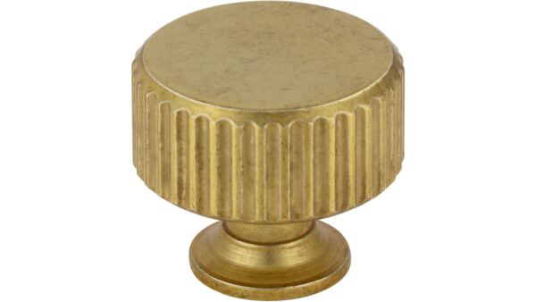 Knopf Stripes-Round-Massiv Druckguss messingfarbig getrommelt matt - 30 mm lang  vor weißem Hintergrund