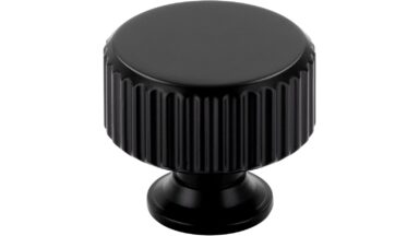 Knopf Stripes-Round-Massiv Druckguss schwarz matt pulverbeschichtet - 30 mm lang  vor weißem Hintergrund