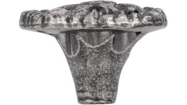 Knopf Wedemark Druckguss altsilberfarbig - 36 mm lang  vor weißem Hintergrund