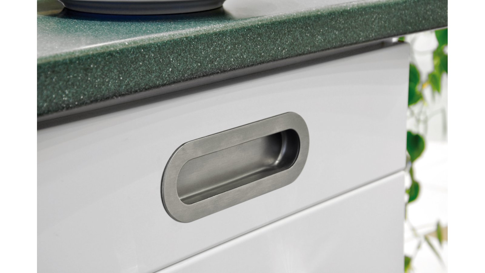 Muschel Ismaning Edelstahl fein geschliffen - 180 mm lang  vor weißem Hintergrund