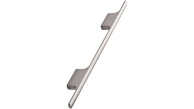 Stangengriff TAU Aluminium - Edelstahloptik - 286 mm lang vor weißem Hintergrund
