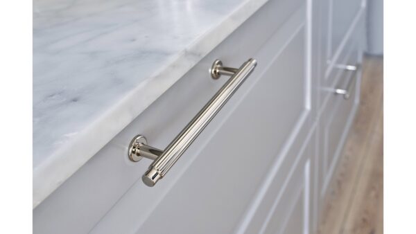 Stangengriff VILLA Zink - Glanz Nickel - 178 mm lang  vor weißem Hintergrund