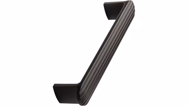 Griff FLUTED Zink - Schwarz matt - 148 mm lang  vor weißem Hintergrund