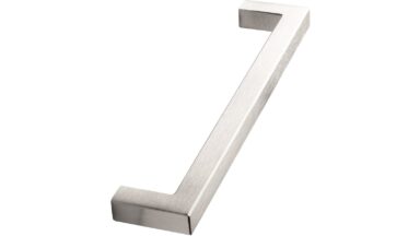 Griff SQUARE-14 Stahl - Seidengeschliffen - 174 mm lang  vor weißem Hintergrund