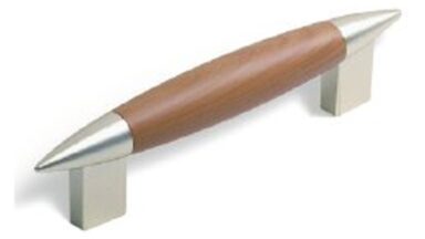 Stangengriff Eschweiler Kunststoff holzeffekt kirschfarbig metallisiert nickel matt - 139 mm lang vor weißem Hintergrund