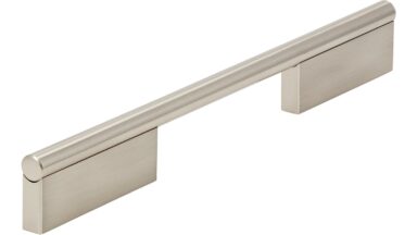 Griff Oberndorf Aluminium vernickelt feingeschliffen - 252 mm lang vor weißem Hintergrund