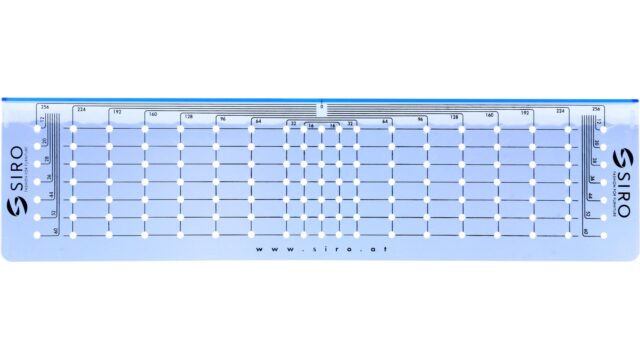 Bohrschablone Plön Kunststoff blau transparent - 288 mm lang  vor weißem Hintergrund