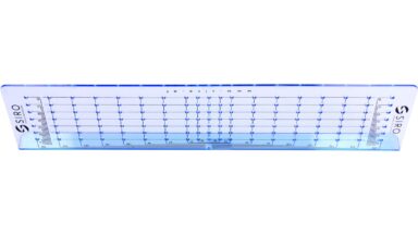 Bohrschablone Plön Kunststoff blau transparent - 288 mm lang  vor weißem Hintergrund
