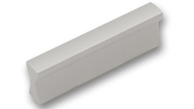 Griffleiste Bad-Segeberg Aluminium - natur matt - 64 mm lang vor weißem Hintergrund