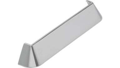 Griffleiste Cadolzburg Zinkdruckguß - chrom glänzend - 184 mm lang  vor weißem Hintergrund