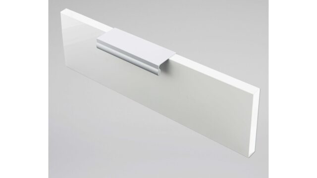 Griffleiste Oberkirch Aluminium silber natur matt - 148 mm lang  vor weißem Hintergrund