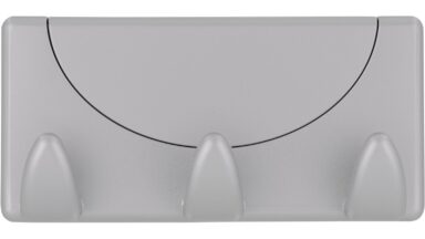 Haken Buxtehude Kunststoff metallisiert - weißaluminium - 103 mm lang  vor weißem Hintergrund