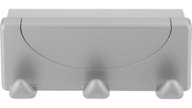 Haken Buxtehude Kunststoff metallisiert - weißaluminium - 103 mm lang  vor weißem Hintergrund