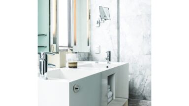 Haken Gottmadingen Druckguss - Kunststoff chrom glänzend - 50 mm lang  vor weißem Hintergrund
