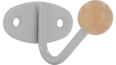 Haken Horb Stahl - Holz silbergrau metallic pulverbeschichtet ahorn natur lackiert - 40 mm lang vor weißem Hintergrund