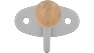 Haken Horb Stahl - Holz silbergrau metallic pulverbeschichtet ahorn natur lackiert - 40 mm lang  vor weißem Hintergrund