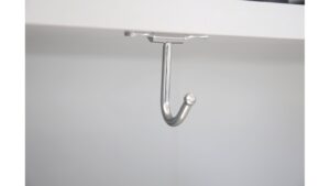 Haken Illertissen Stahl chrom glänzend 3 stück - 34 mm lang  vor weißem Hintergrund
