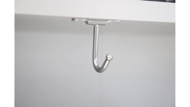 Haken Illertissen Stahl chrom glänzend 3 stück - 34 mm lang  vor weißem Hintergrund