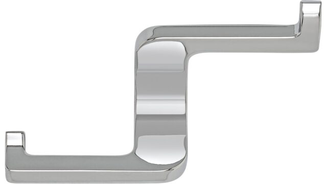 Haken Kranenburg Druckguss chrom glänzend - 63 mm lang  vor weißem Hintergrund