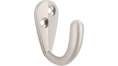Haken Neukirchen Druckguss matt vernickelt - 43 mm lang vor weißem Hintergrund