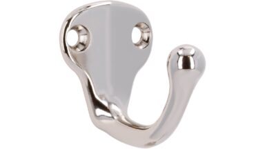 Haken Neuwied Druckguss nickel glänzend - 37 mm lang vor weißem Hintergrund