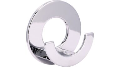 Haken sk Torgelow Druckguss chrom glänzend - 60 mm lang vor weißem Hintergrund
