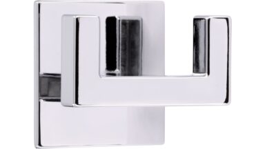 Haken sk Wolmirstedt Druckguss chrom glänzend - 50 mm lang vor weißem Hintergrund