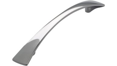 Griff Anklam Druckguss chrom glänzend - 184 mm lang vor weißem Hintergrund