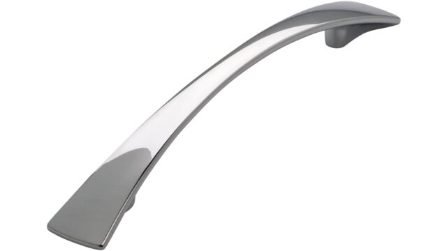 Griff Anklam Druckguss chrom glänzend - 184 mm lang vor weißem Hintergrund