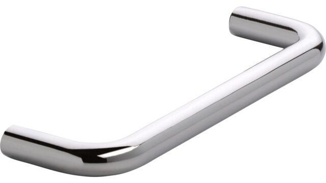 Griff Aurich Druckguss chrom glänzend - 104 mm lang  vor weißem Hintergrund