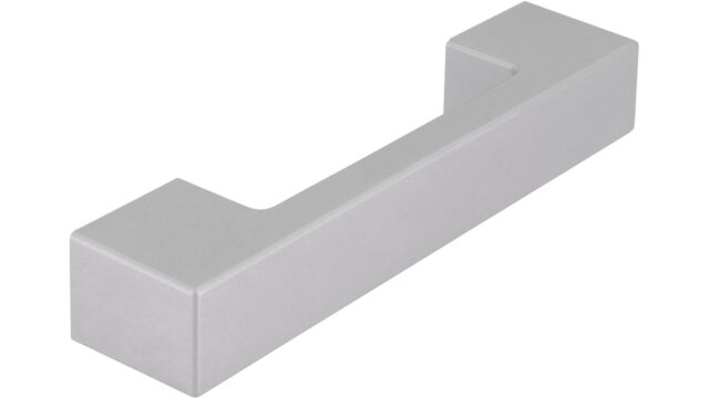 Griff Backnang Kunststoff metallisiert weißaluminium - 105 mm lang  vor weißem Hintergrund