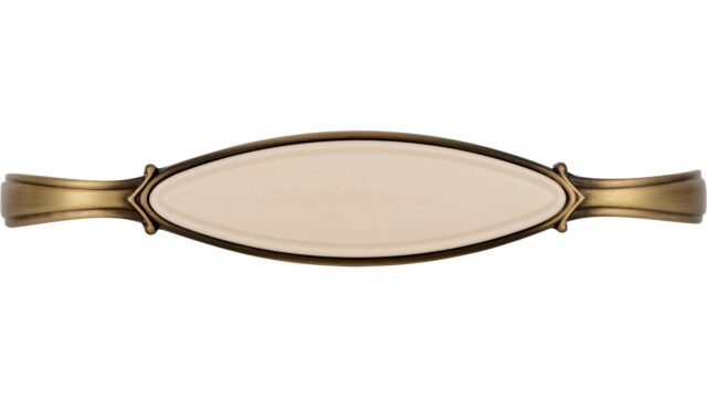Griff Bad-Aibling Druckguss - Kunststoff altmessing brüniert gebürstet beige - 106 mm lang  vor weißem Hintergrund