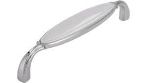 Griff Bad-Aibling Druckguss - Kunststoff chrom glänzend weiß - 138 mm lang  vor weißem Hintergrund