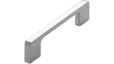 Griff Bad-Reichenhall Druckguss chrom glänzend - 140 mm lang vor weißem Hintergrund
