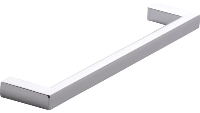 Griff Bruckmühl Druckguss chrom glänzend - 136 mm lang  vor weißem Hintergrund