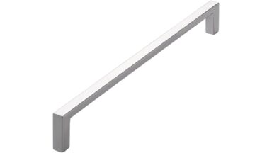 Griff Bruckmühl Druckguss chrom glänzend - 200 mm lang vor weißem Hintergrund