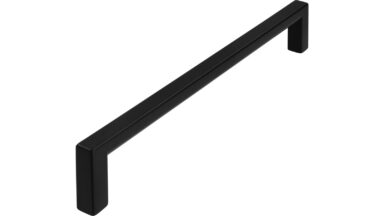 Griff Bruckmühl Druckguss schwarz matt pulverbeschichtet - 168 mm lang vor weißem Hintergrund