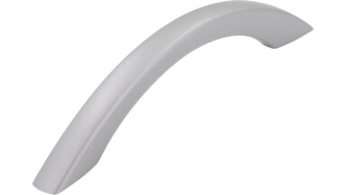 Griff Castrop-Rauxel Kunststoff metallisiert weißaluminium - 134 mm lang vor weißem Hintergrund