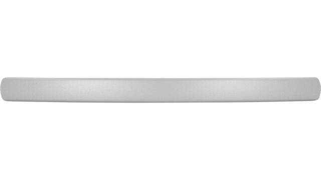 Griff Castrop-Rauxel Kunststoff metallisiert weißaluminium - 134 mm lang  vor weißem Hintergrund