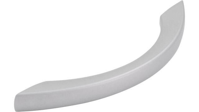Griff Castrop-Rauxel Kunststoff metallisiert weißaluminium - 134 mm lang  vor weißem Hintergrund